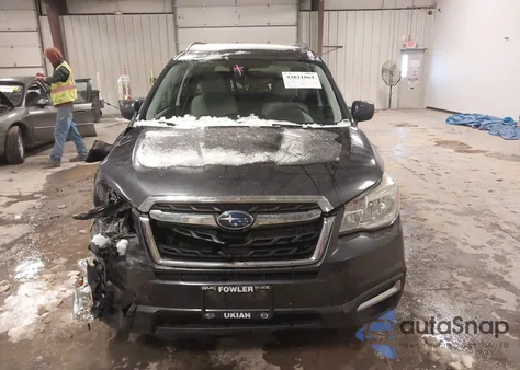2017 Subaru Forester 2.5I Premium z USA, uszkodzony, nr VIN JF2SJADC0HH517460